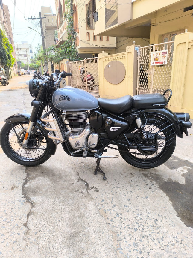 Royal Enfield Classic 350 2023 Model | 23000 Km | Best Condition | For Sale